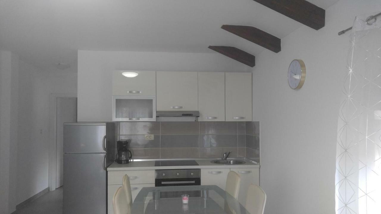 Apartmani Roberta Jurdani Exterior photo